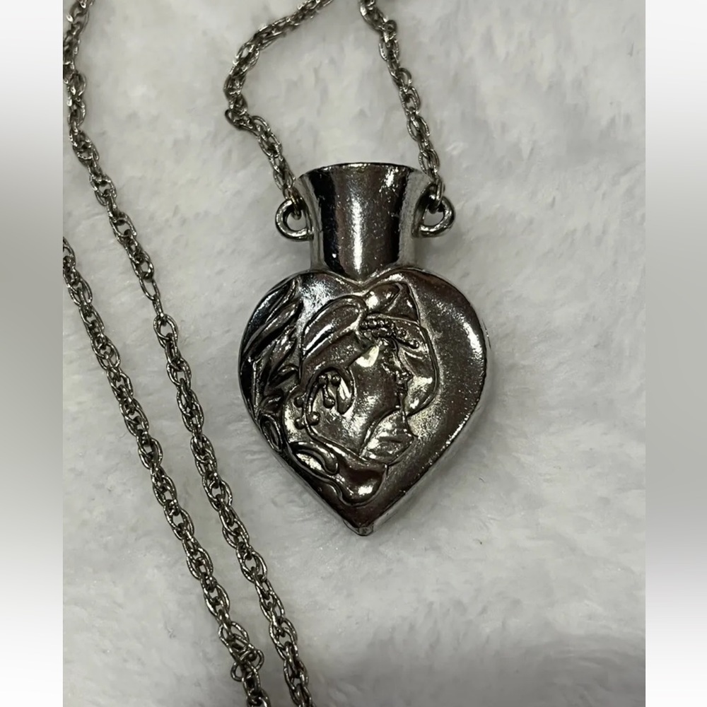 Silver tone Greco Roman woman’s profile vase necklace